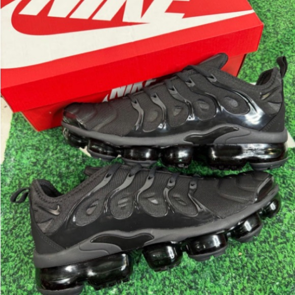 Triple Black Nike Vapormax Plus Men